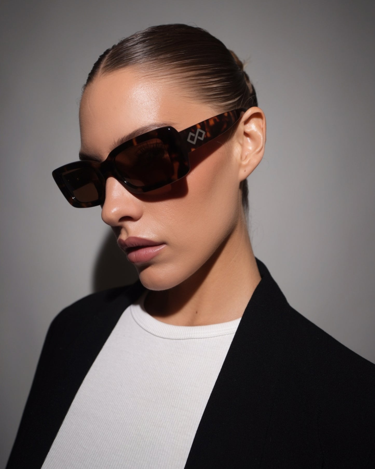 Get Women’s Sunglasses in Tortoise Colour – Shop Online in USA, UK, Canada & United Arab Emirates