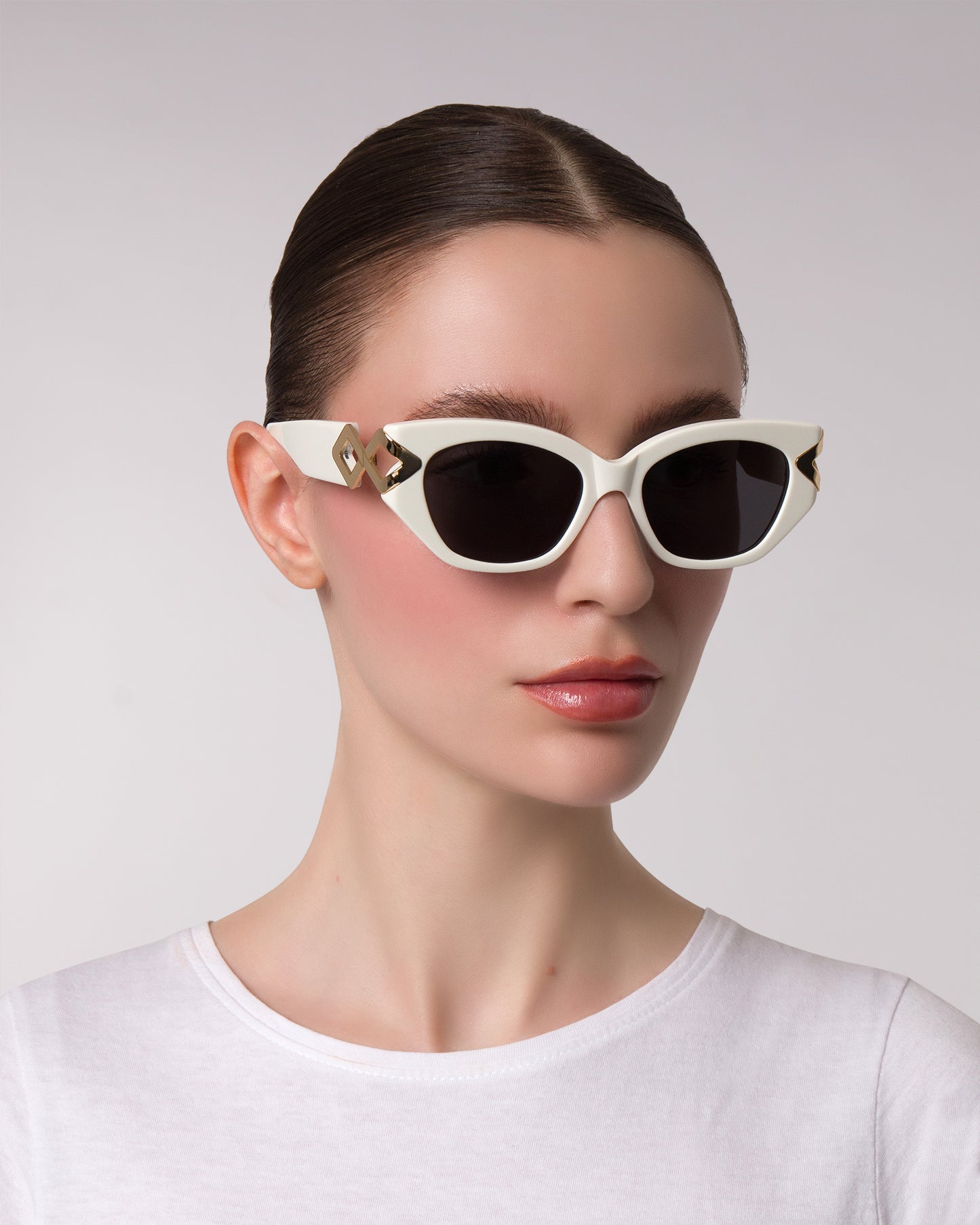 Shop Lily Sunglasses in Cream in Black Colour – Available Online in USA, UK, Canada & United Arab Emirates