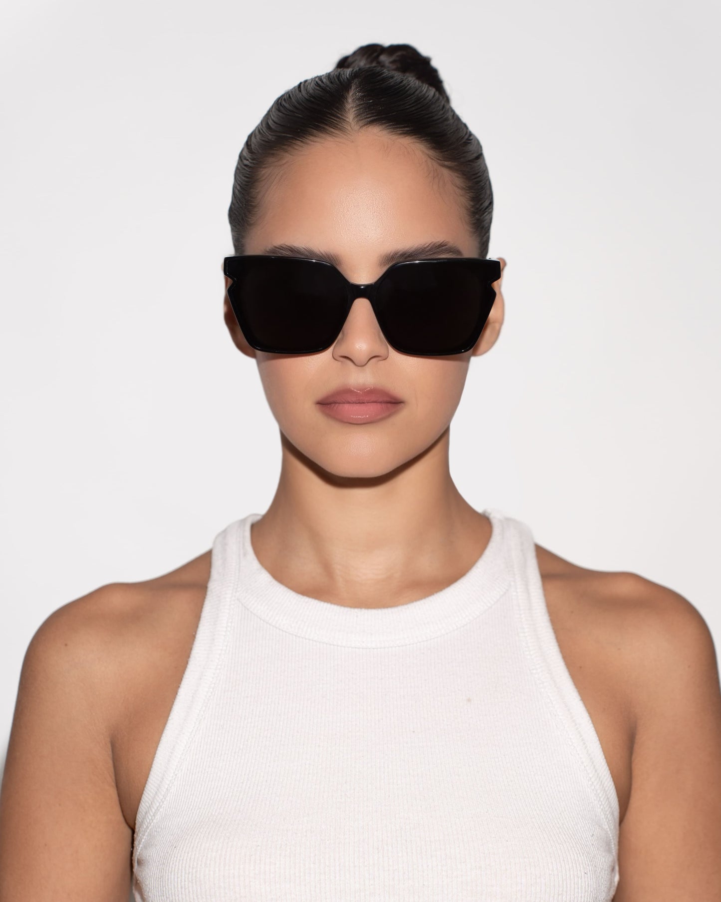 Discover Gaia Black Sunglasses for Women – Stylish UV Protection, Available in USA, UK, Canada & UAE