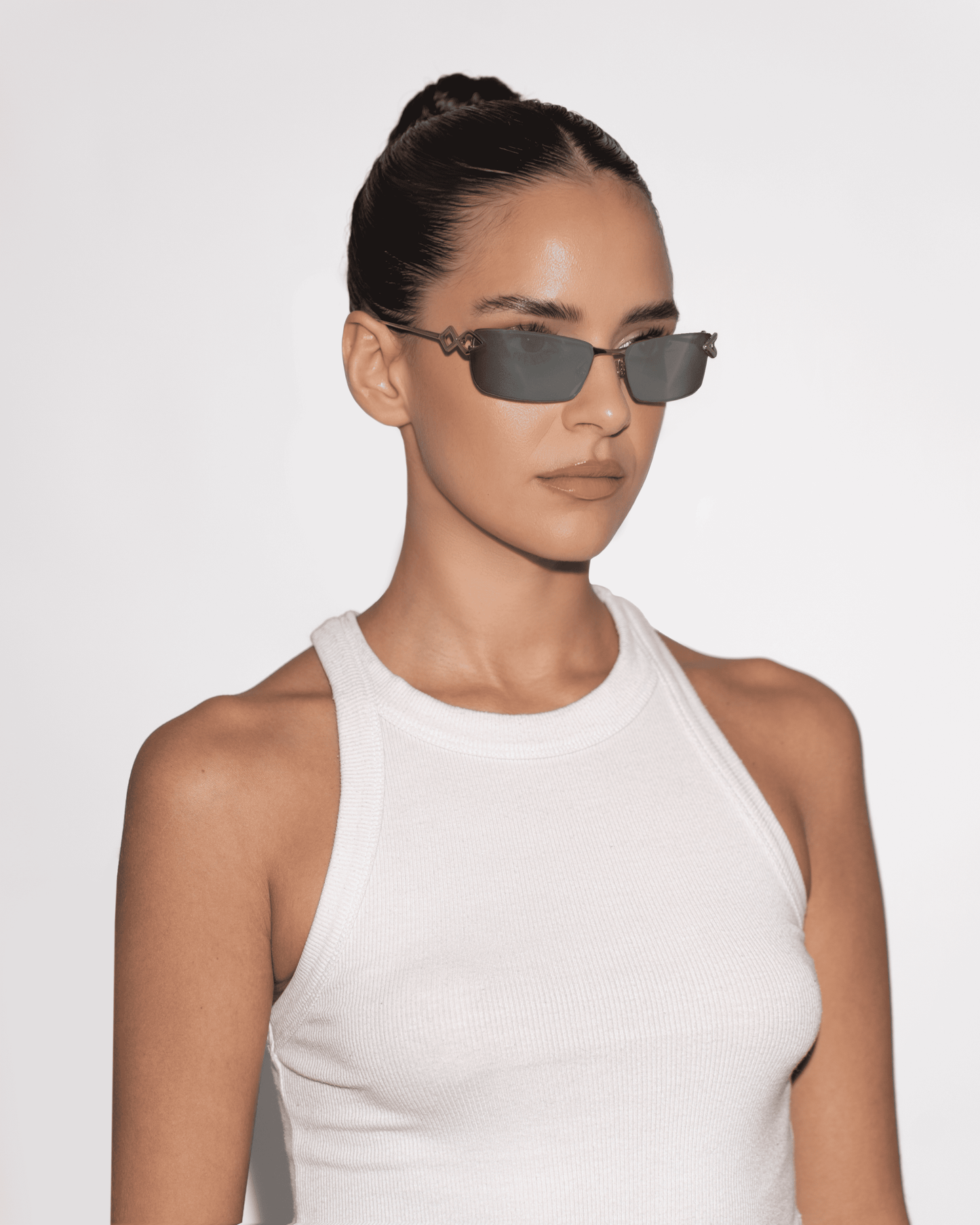 Shop Kris Sunglasses in Mirror Silver Colour – Available Online in USA, UK, Canada & United Arab Emirates