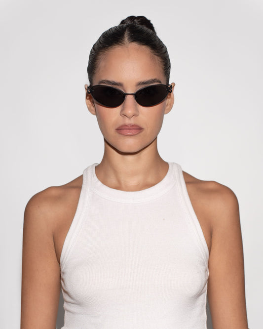 أفضل نظارات شمسية للنساء - نيو بلاك، متوفرة عبر الإنترنت في الولايات المتحدة الأمريكية والمملكة المتحدة وكندا والإمارات العربية المتحدة
