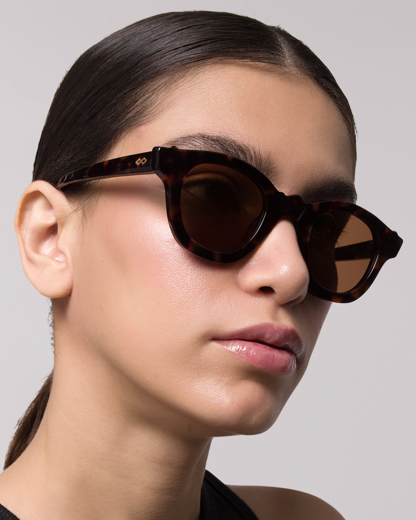 Shop Nova Sunglasses in Tortoise Colour – Available Online in USA, UK, Canada & United Arab Emirates