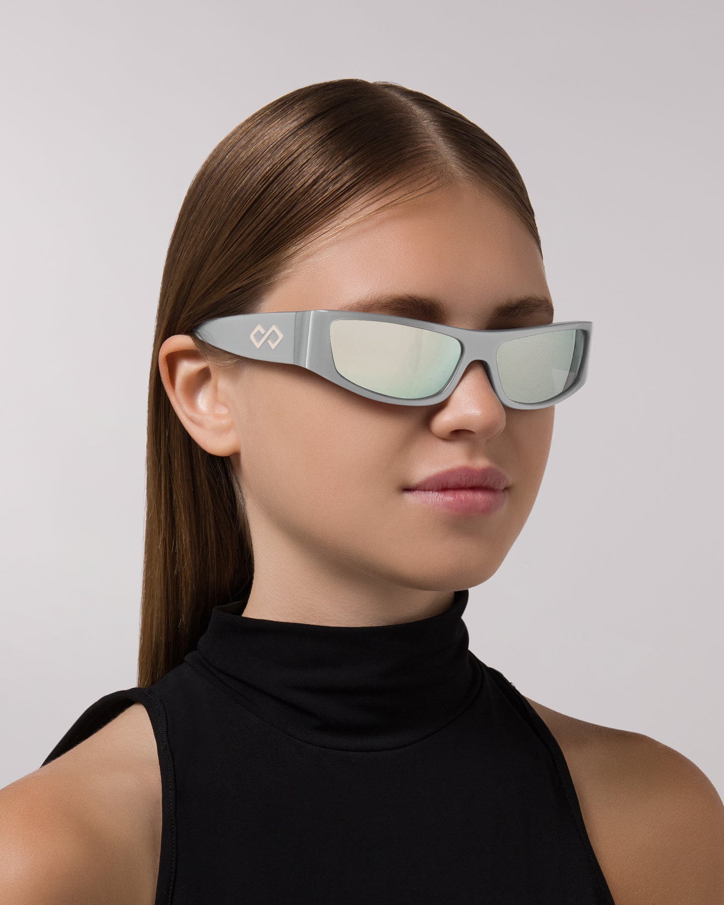 Side view | Rectangular sunglasses with mirror silver lenses and silver frames | Acetate | Sir | Women's sunglasses | Karen Wazen Eyewear